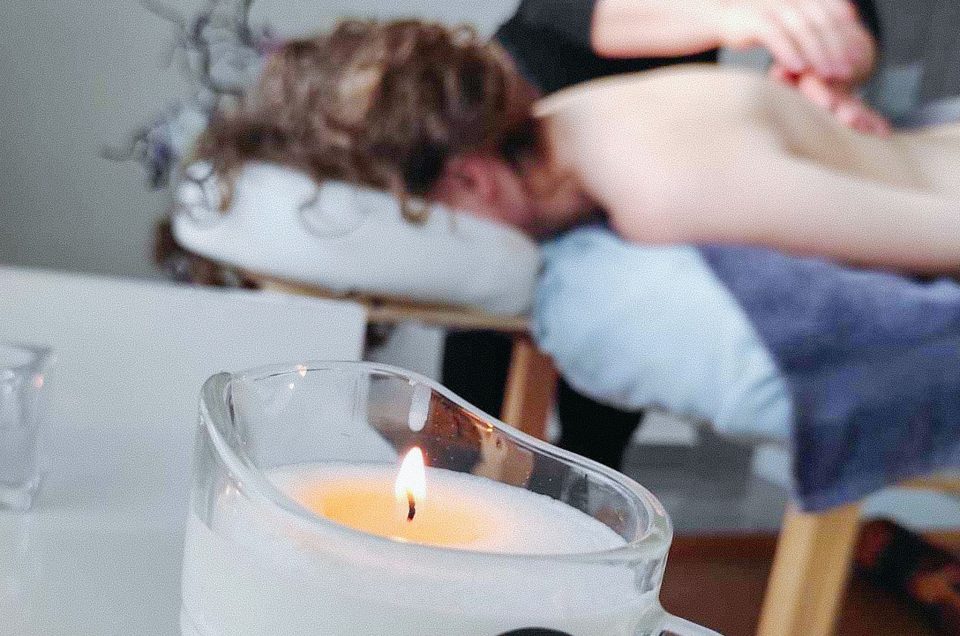 Masaż świecą to jeden z najlepszych masaży relaksacyjnych